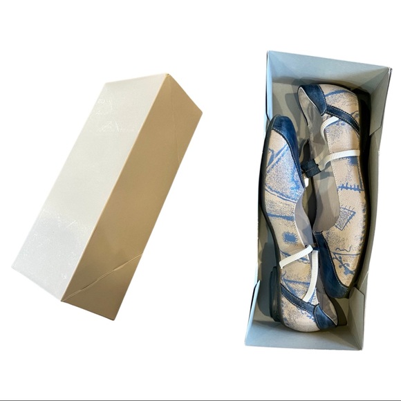 Un Tour en Ville Flats Blue and Cream With Unique Pattern Size 36 1/2 - Picture 9 of 9